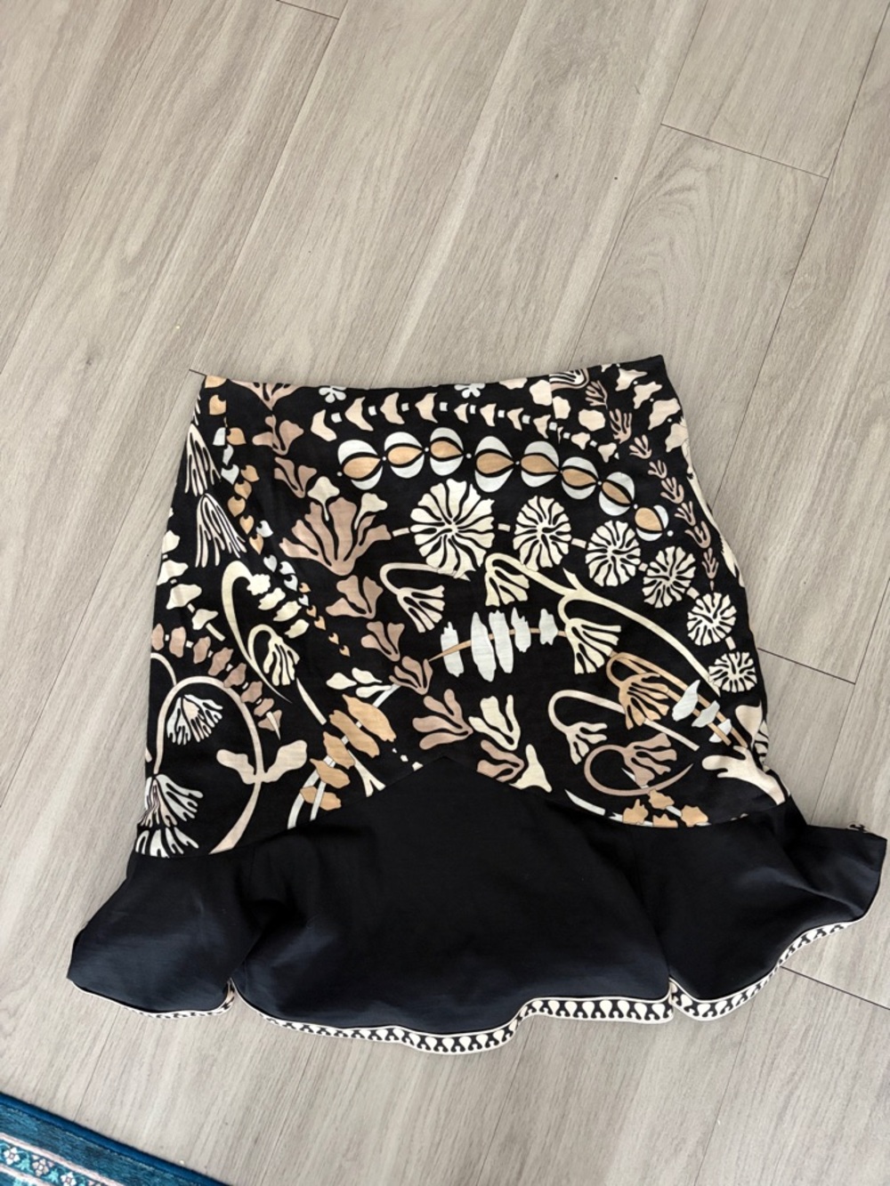 Black Averado Bessi - made in Italy -  Floral Midi Skirt with Ruffle Hem